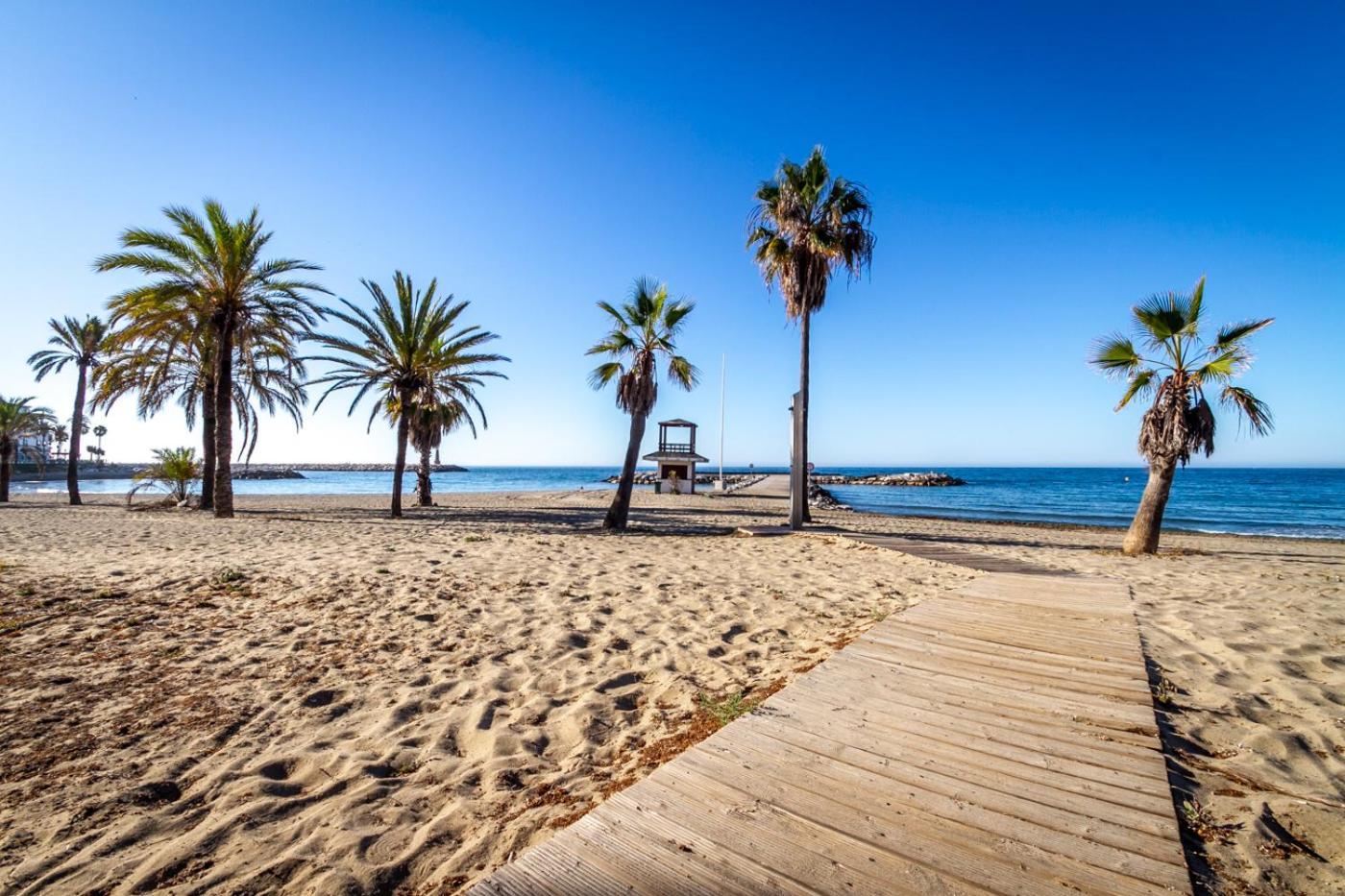 Marbella Banus Suites - Lily Playas Del Duque Banus Beach Apartment Экстерьер фото