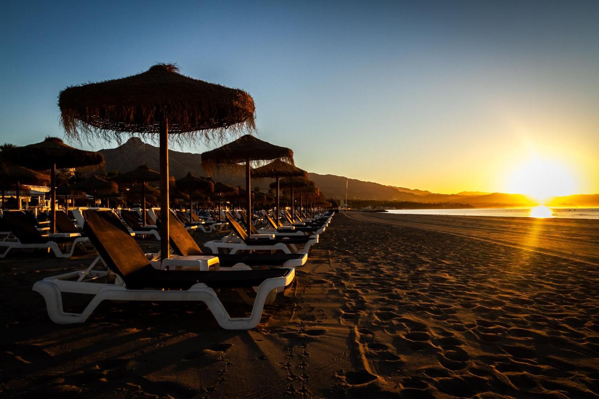 Marbella Banus Suites - Lily Playas Del Duque Banus Beach Apartment Экстерьер фото