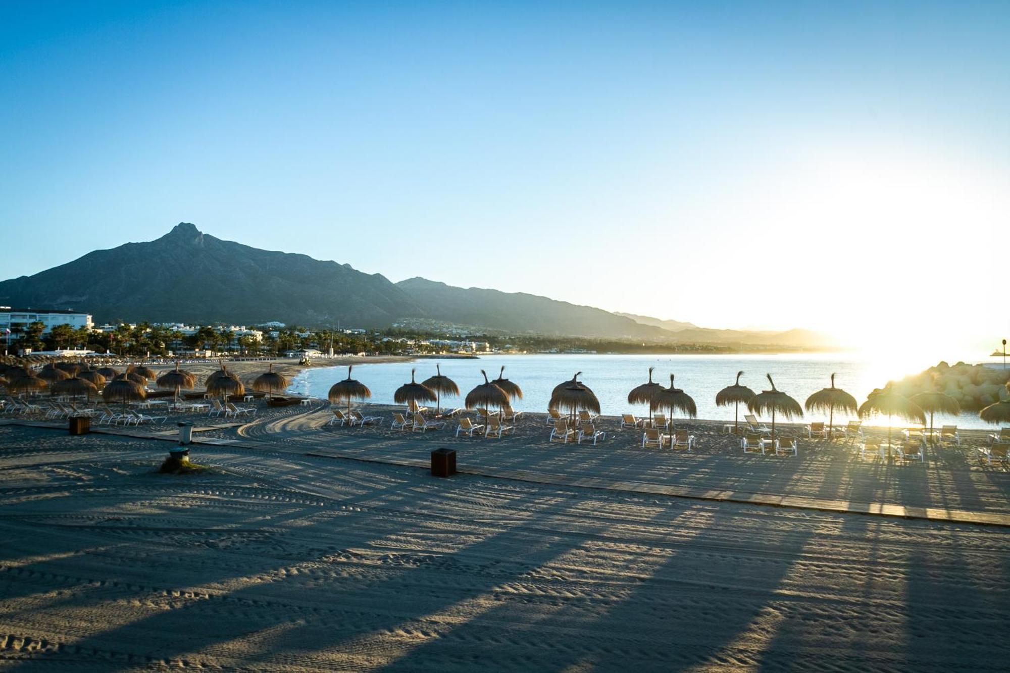 Marbella Banus Suites - Lily Playas Del Duque Banus Beach Apartment Экстерьер фото
