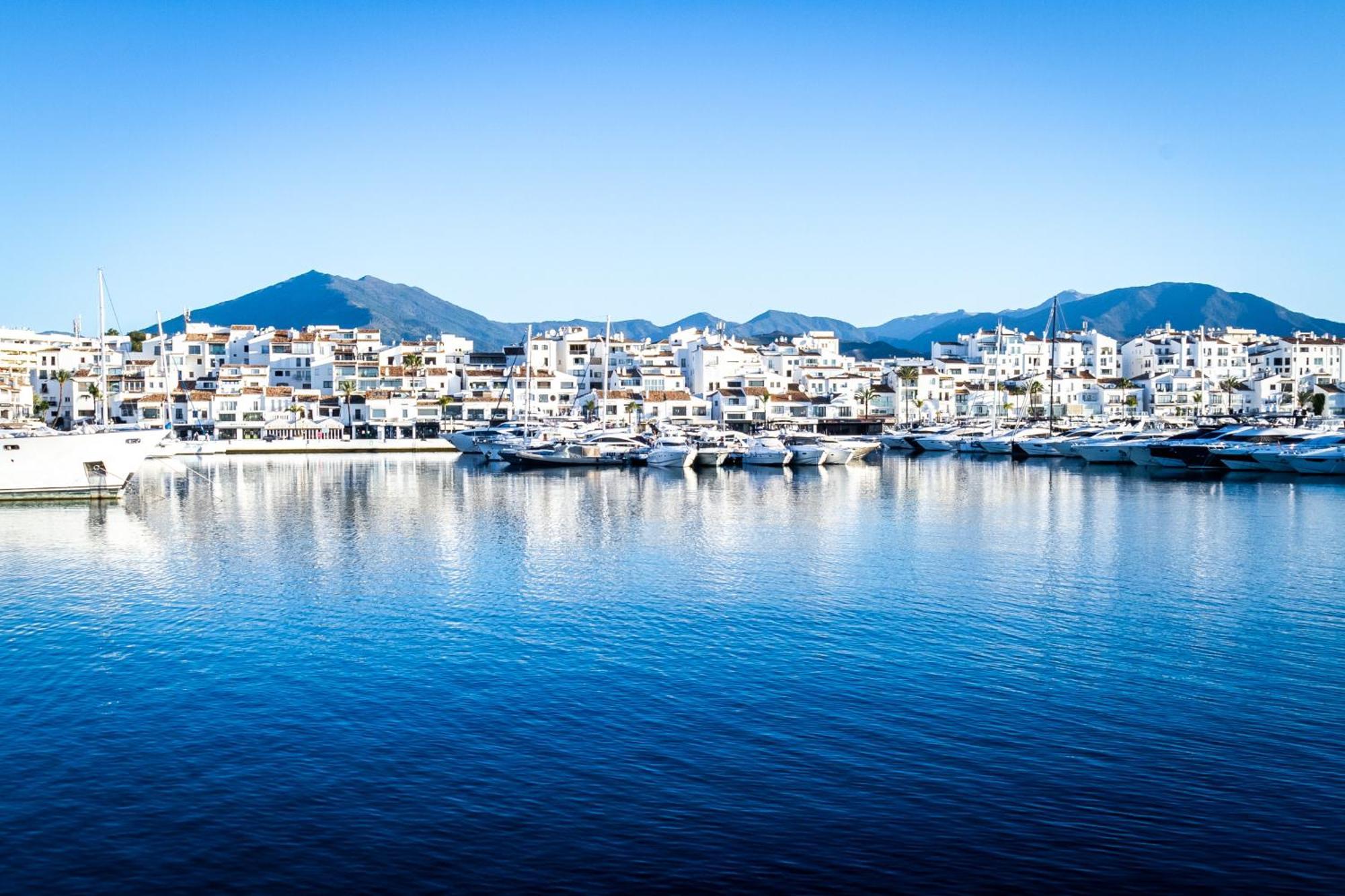 Marbella Banus Suites - Lily Playas Del Duque Banus Beach Apartment Экстерьер фото