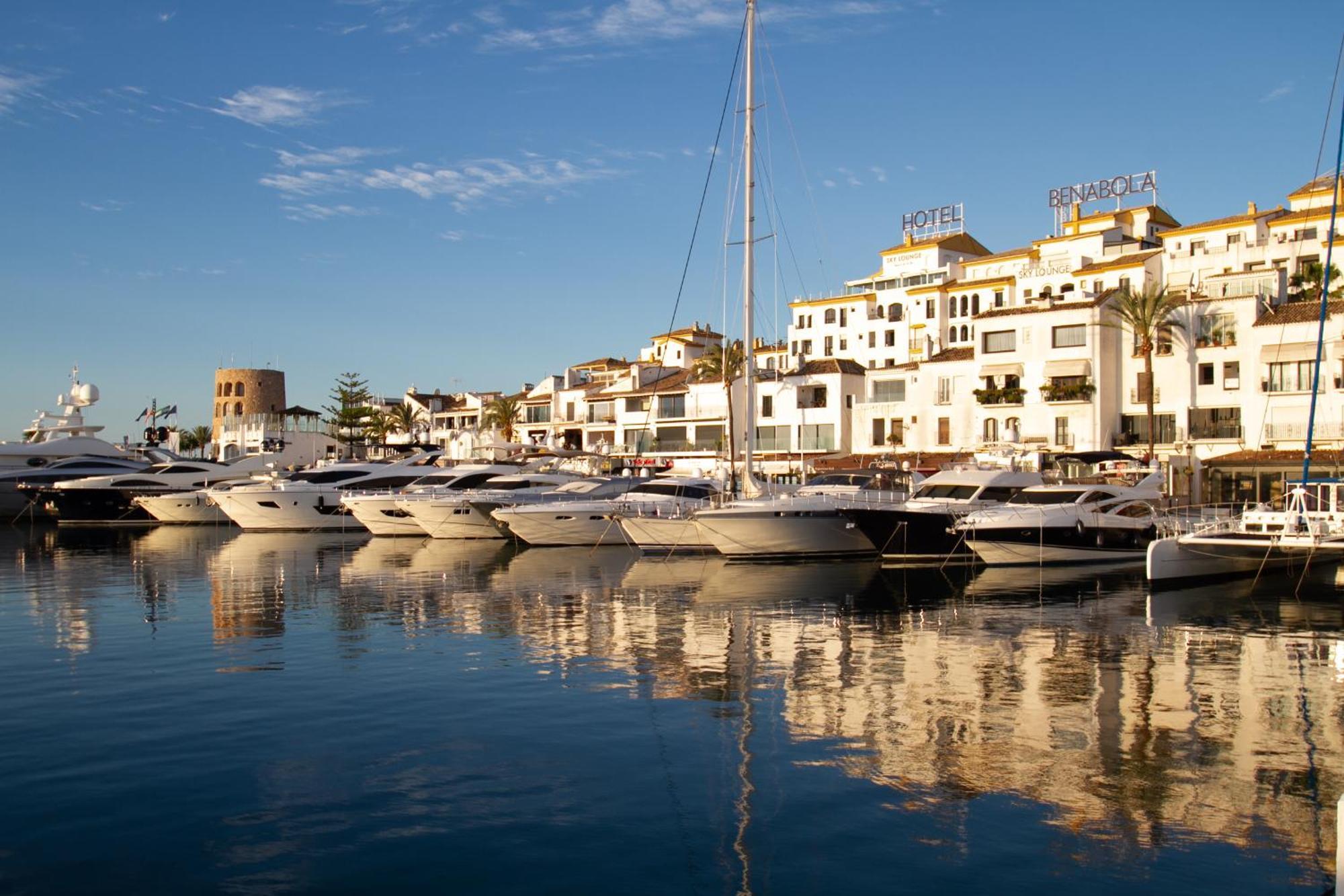 Marbella Banus Suites - Lily Playas Del Duque Banus Beach Apartment Экстерьер фото