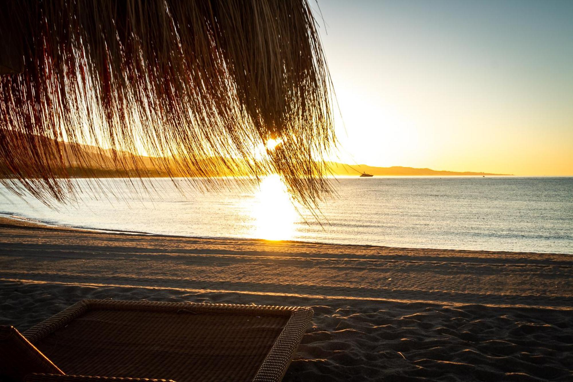 Marbella Banus Suites - Lily Playas Del Duque Banus Beach Apartment Экстерьер фото