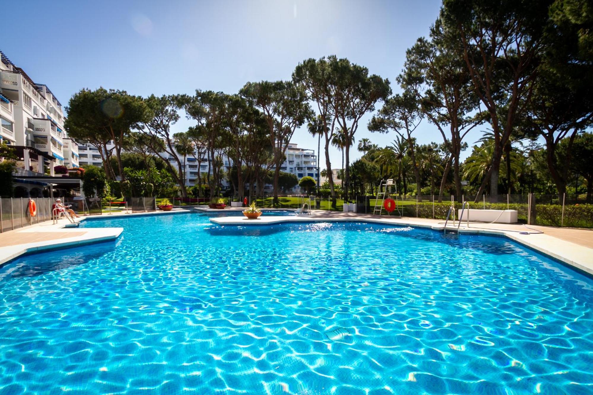 Marbella Banus Suites - Lily Playas Del Duque Banus Beach Apartment Экстерьер фото