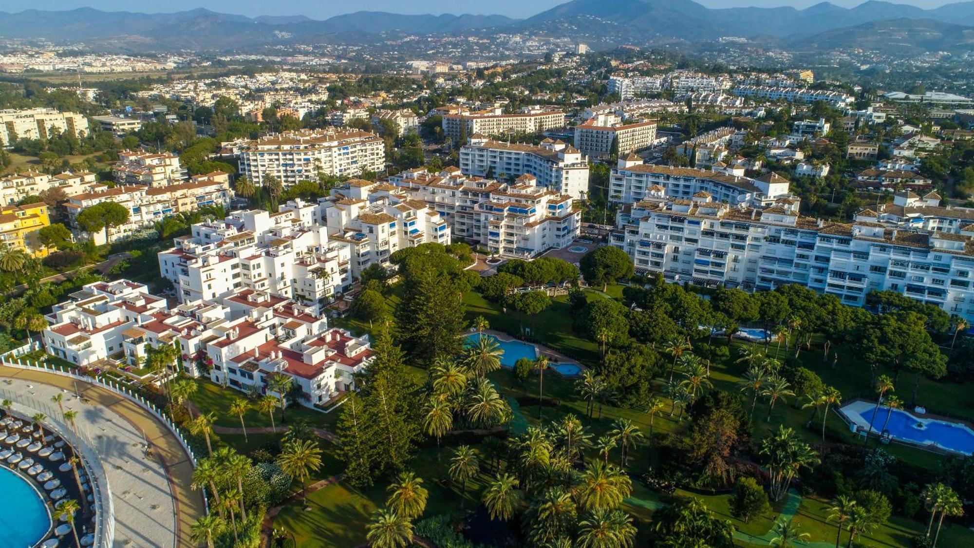 Marbella Banus Suites - Lily Playas Del Duque Banus Beach Apartment Экстерьер фото